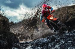 如意体育 ：夺冠引发热议！詹姆斯在勇士比赛中刷新纪录引发球迷热议